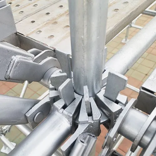 Ringlock node with ledgers and braces under a steel plank deck